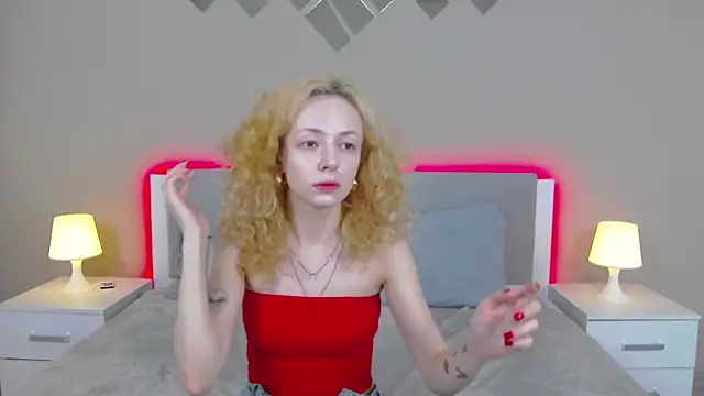 Snapshot of MiaVelmont chatting on 07-29-26, 04:10 MiaVelmont online show from 07-29-26, 04:10