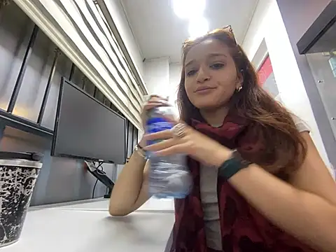 leah shainee online show from 07-24-26, 02:09