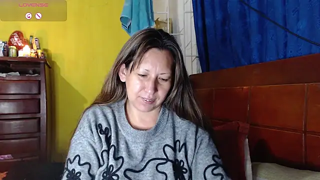 Snapshot of Evatoms37 chatting on 06-16-26, 04:48 Evatoms37 online show from 06-16-26, 04:48