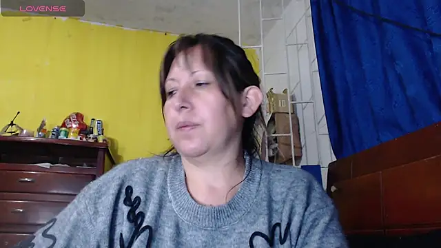 Snapshot of Evatoms37 chatting on 06-19-26, 03:44 Evatoms37 online show from 06-19-26, 03:44