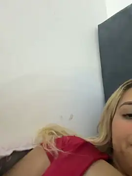 Snapshot of hannie- chatting on 07-31-26, 05:40 hannie- online show from 07-31-26, 05:40