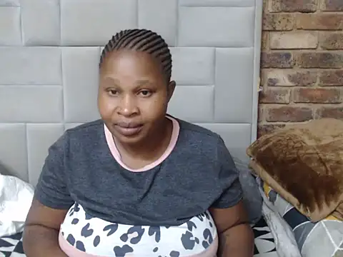 Snapshot of Loyal_Alisha chatting on 06-12-26, 03:33 Loyal Alisha online show from 06-12-26, 03:33