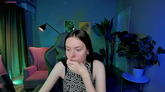 Snapshot of Eva_Leeee chatting on 07-03-26, 05:25 Eva Leeee online show from 07-03-26, 05:25