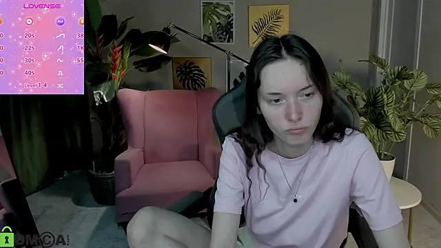 Snapshot of Eva_Leeee chatting on 07-22-26, 04:48 Eva Leeee online show from 07-22-26, 04:48