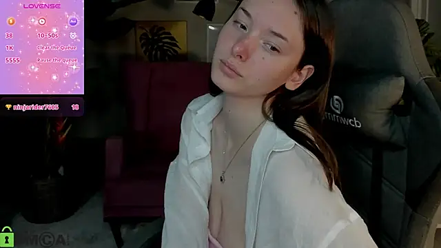 Snapshot of Eva_Leeee chatting on 08-03-26, 04:55 Eva Leeee online show from 08-03-26, 04:55