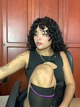 Snapshot of maryale01 chatting on 07-23-26, 01:42 maryale01 online show from 07-23-26, 01:42