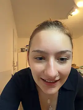 Snapshot of Violet_Velvet chatting on 06-14-26, 08:33 Violet Velvet online show from 06-14-26, 08:33