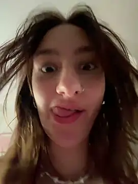 Snapshot of Violet_Velvet chatting on 06-18-26, 06:23 Violet Velvet online show from 06-18-26, 06:23