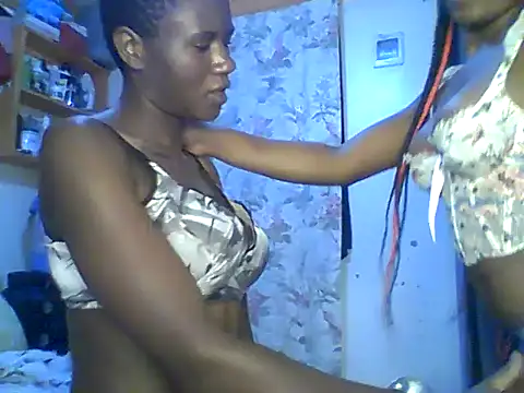 Snapshot of Ladysweetness23 chatting on 07-28-26, 02:13 Ladysweetness23 online show from 07-28-26, 02:13