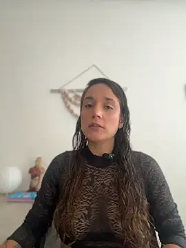 Snapshot of SOPHIA_VELMONT chatting on 06-12-26, 01:10 SOPHIA VELMONT online show from 06-12-26, 01:10