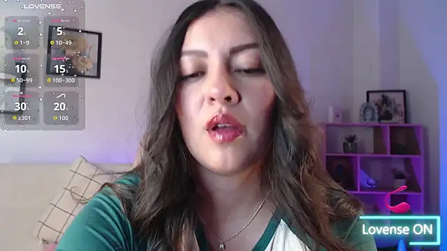 Snapshot of Cloee_dss chatting on 06-17-26, 07:59 Cloee dss online show from 06-17-26, 07:59