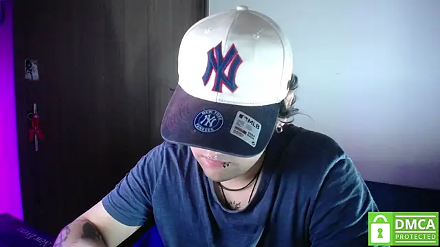 Snapshot of Greg_leach chatting on 07-14-26, 12:13 Greg leach online show from 07-14-26, 12:13