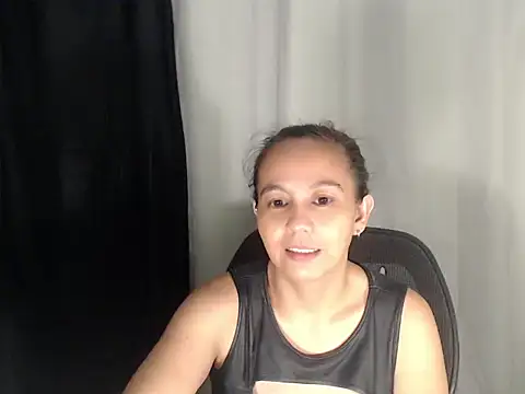 Snapshot of Ms_kendilux chatting on 07-19-26, 04:11 Ms kendilux online show from 07-19-26, 04:11