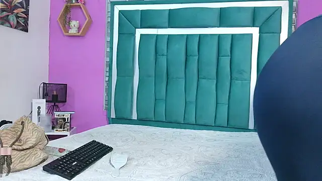 VALERY SCOTT  online show from 07-09-26, 08:46