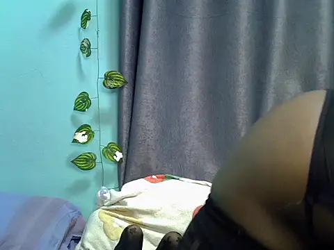 Snapshot of slit_quin chatting on 07-06-26, 06:10 slit quin online show from 07-06-26, 06:10