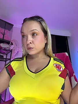 Snapshot of SaraAvila chatting on 06-18-26, 04:02 SaraAvila online show from 06-18-26, 04:02