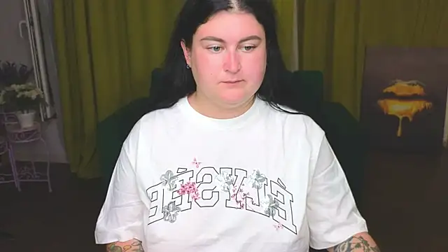 Snapshot of CessieBler chatting on 07-22-26, 05:38 CessieBler online show from 07-22-26, 05:38