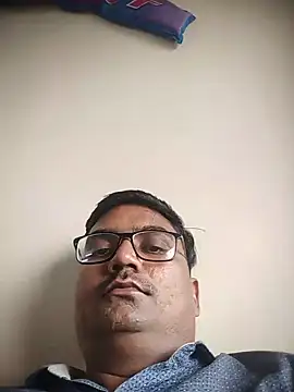 Snapshot of dhirusury050625 chatting on 07-13-26, 01:14 dhirusury050625 online show from 07-13-26, 01:14