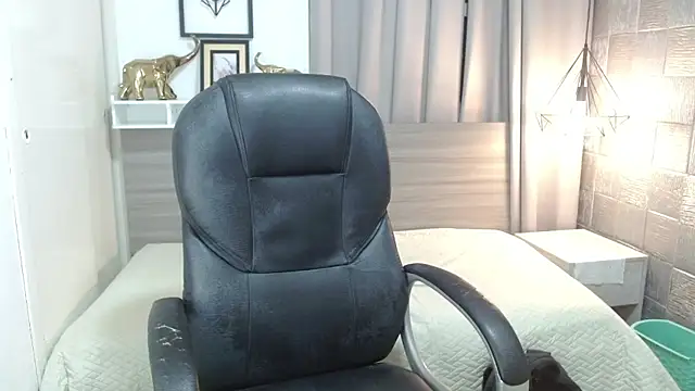 Snapshot of Billie_Jean chatting on 07-28-26, 02:13 Billie Jean online show from 07-28-26, 02:13