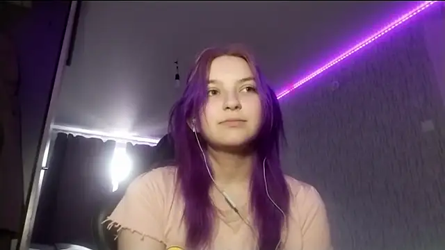 Snapshot of CaroylnOllhoff chatting on 06-17-26, 10:28 CaroylnOllhoff online show from 06-17-26, 10:28