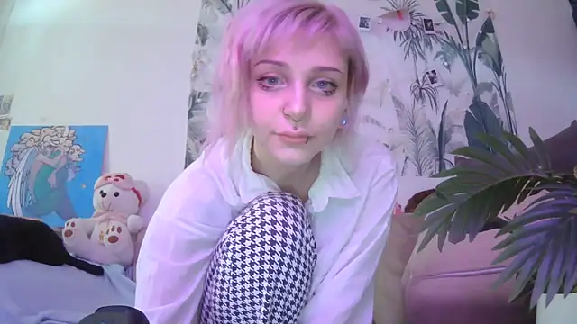 Snapshot of FreyaKatty chatting on 06-19-26, 12:20 FreyaKatty online show from 06-19-26, 12:20