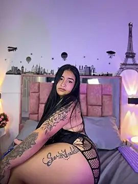 Snapshot of Celeste_1Sweet chatting on 06-18-26, 01:15 Celeste 1Sweet online show from 06-18-26, 01:15