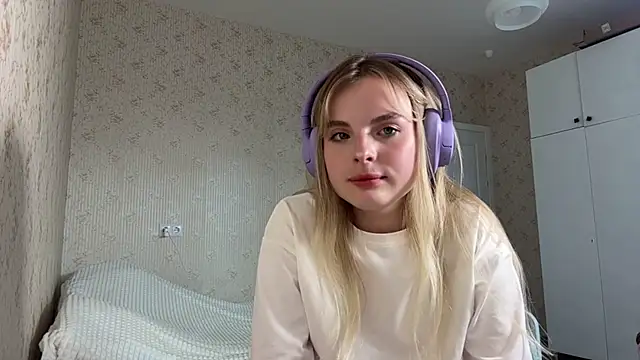 Snapshot of TeodoraBinney chatting on 06-15-26, 05:15 TeodoraBinney online show from 06-15-26, 05:15
