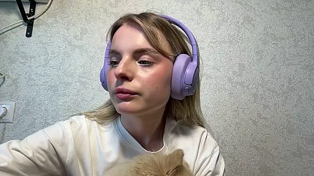 Snapshot of TeodoraBinney chatting on 06-19-26, 01:15 TeodoraBinney online show from 06-19-26, 01:15