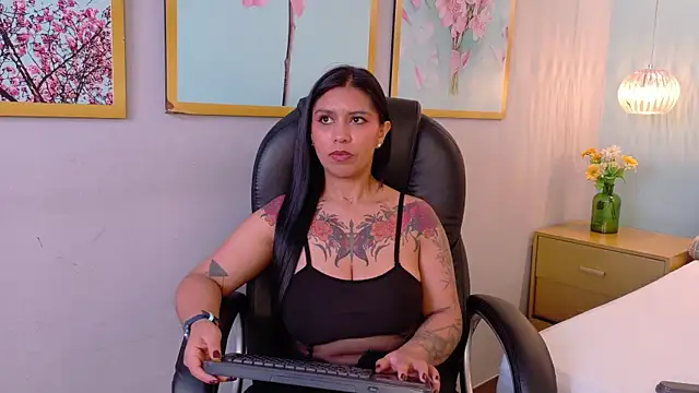 Snapshot of Sharlot18 chatting on 07-15-26, 12:10 Sharlot18 online show from 07-15-26, 12:10