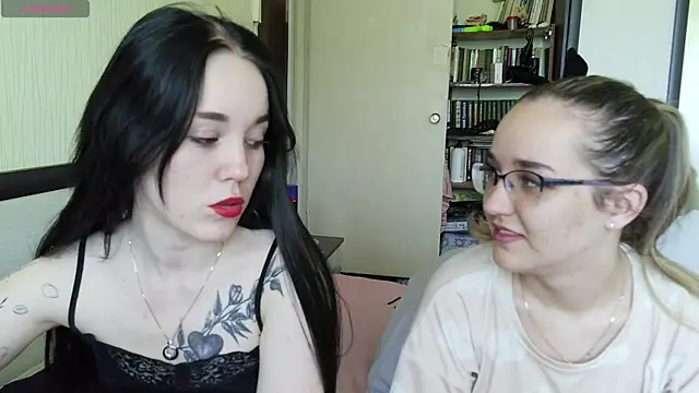 Snapshot of Mia_Ellis chatting on 07-13-26, 10:07 Mia Ellis online show from 07-13-26, 10:07