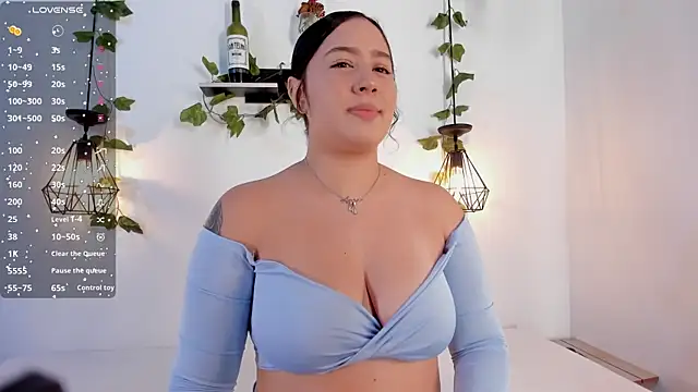 aisha duque  online show from 06-25-26, 07:40