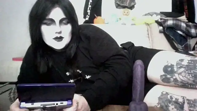 Snapshot of sundaygoth chatting on 06-18-26, 02:10 sundaygoth online show from 06-18-26, 02:10