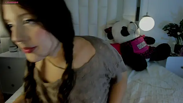 Snapshot of sofia_vance chatting on 07-16-26, 05:24 sofia vance online show from 07-16-26, 05:24