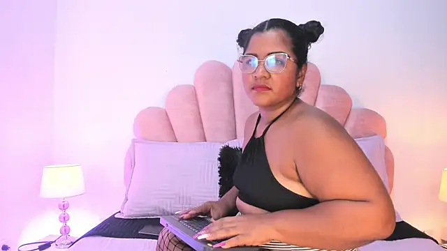Snapshot of Mommy_Big_Ass chatting on 07-11-26, 05:15 Mommy Big Ass online show from 07-11-26, 05:15