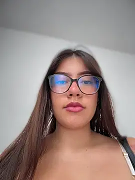 Snapshot of Saracalderon chatting on 06-17-26, 11:34 Saracalderon online show from 06-17-26, 11:34