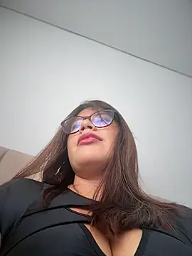 Snapshot of Saracalderon chatting on 07-15-26, 01:16 Saracalderon online show from 07-15-26, 01:16