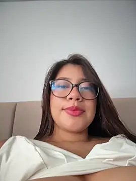 Snapshot of Saracalderon chatting on 07-19-26, 01:15 Saracalderon online show from 07-19-26, 01:15