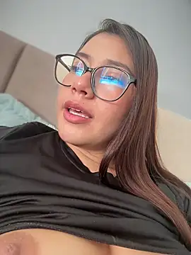 Snapshot of Saracalderon chatting on 07-28-26, 02:35 Saracalderon online show from 07-28-26, 02:35