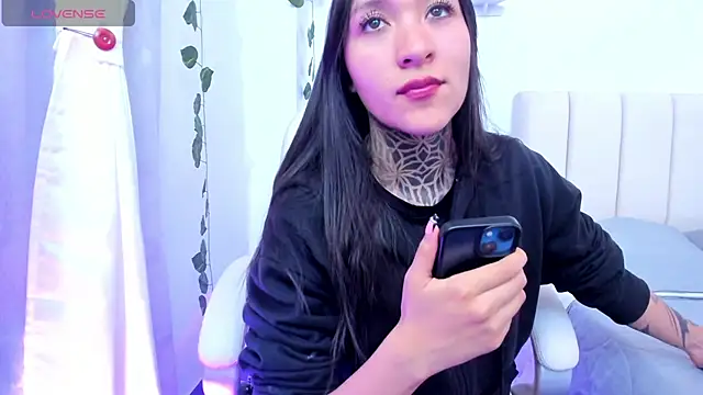 Snapshot of isasaenz_ chatting on 08-06-26, 03:52 isasaenz online show from 08-06-26, 03:52