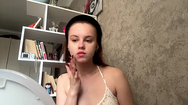 Snapshot of Mollybeans chatting on 06-24-26, 03:11 Mollybeans online show from 06-24-26, 03:11