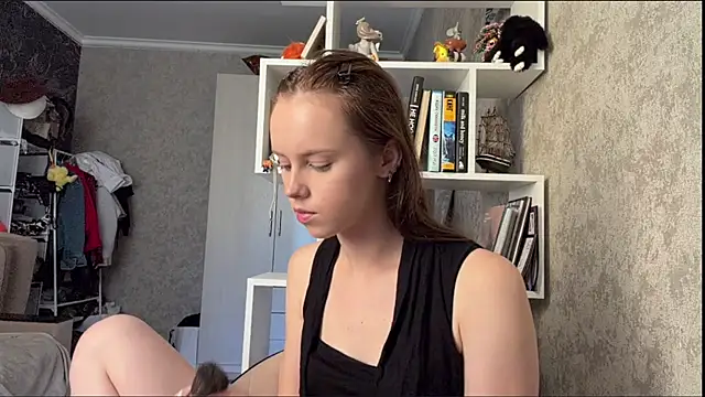 Snapshot of Mollybeans chatting on 08-03-26, 12:10 Mollybeans online show from 08-03-26, 12:10