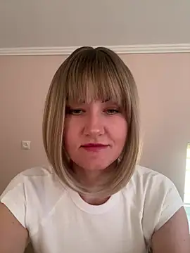 Snapshot of LunaFoxs chatting on 06-20-26, 03:48 LunaFoxs online show from 06-20-26, 03:48