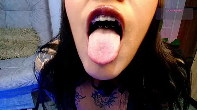 Snapshot of Neytiri_Ss chatting on 06-21-26, 03:53 Neytiri Ss online show from 06-21-26, 03:53