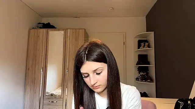 Snapshot of SpanishRooter chatting on 06-14-26, 05:37 SpanishRooter online show from 06-14-26, 05:37