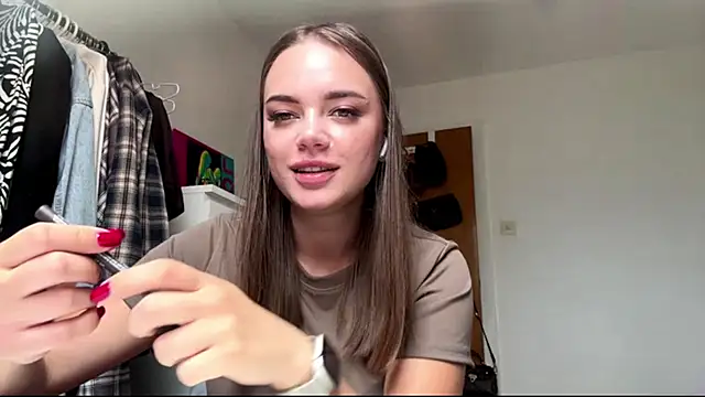 Snapshot of beautifulMira chatting on 06-14-26, 11:12 beautifulMira online show from 06-14-26, 11:12