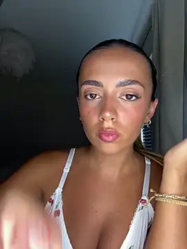 Snapshot of Harrietbronzex chatting on 06-20-26, 01:36 Harrietbronzex online show from 06-20-26, 01:36