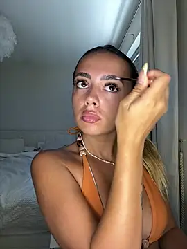 Snapshot of Harrietbronzex chatting on 06-26-26, 11:36 Harrietbronzex online show from 06-26-26, 11:36