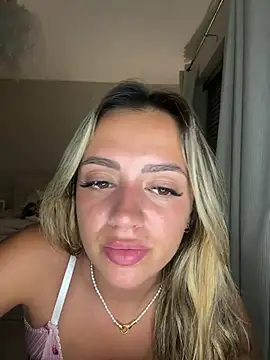 Snapshot of Harrietbronzex chatting on 06-30-26, 10:22 Harrietbronzex online show from 06-30-26, 10:22