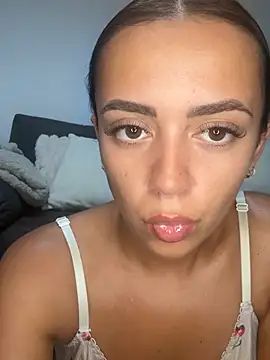 Snapshot of Harrietbronzex chatting on 07-23-26, 01:20 Harrietbronzex online show from 07-23-26, 01:20