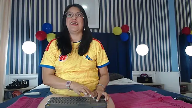 Snapshot of Sallydickinson chatting on 06-26-26, 02:21 Sallydickinson online show from 06-26-26, 02:21